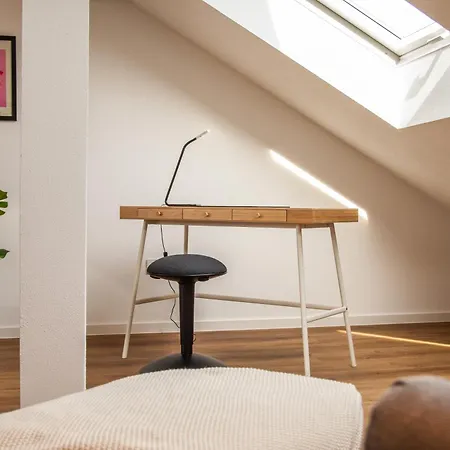 Raum-wunder Mit Kueche Und Smart-tv شقة