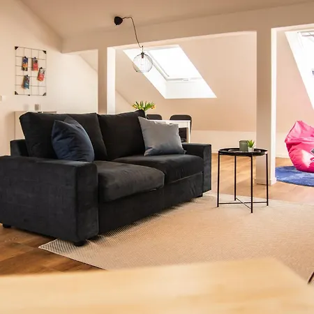 Raum-wunder Mit Kueche Und Smart-tv